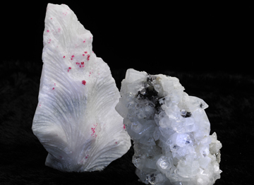 右：レッドスピネル（ルビー）左：アボフィライト